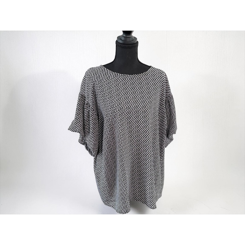 Vince Camuto 1X Black Ivory Geometric Blouson Flutter Sleeve Blouse Plus EUC